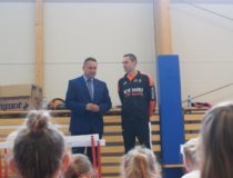 Wicestarosta-olsztyński-Andrzej-Abako-osobiście-przekazał-podwójne-wsparcie-dla-KS-Jelonki-Dobre-Miasto-1