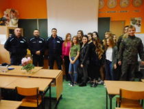 2017-10-24 sierpnia policja komisariat szkolenie klasa mundurowa (3)